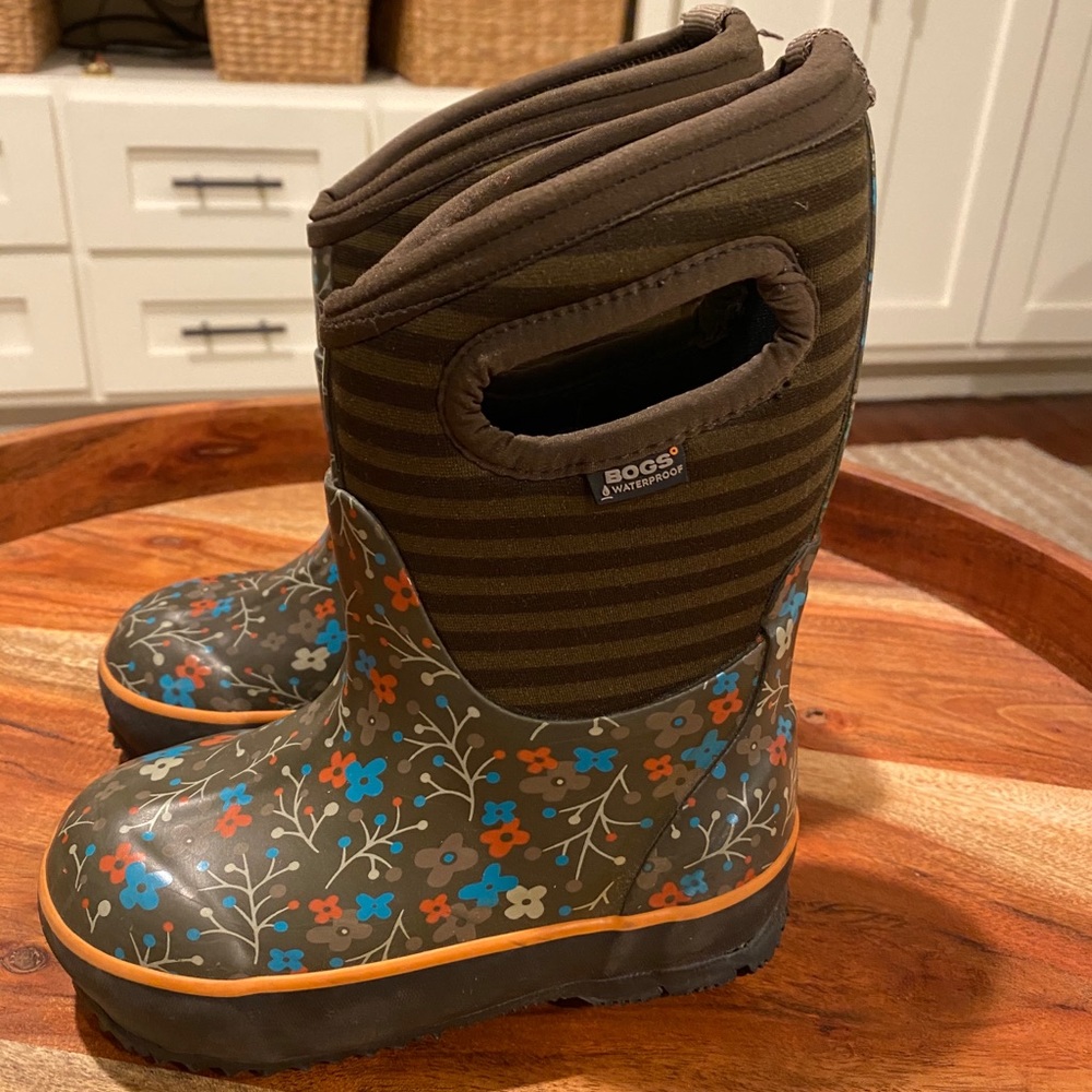 Snow boots girls size 8